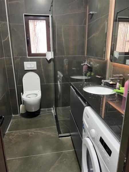 Tirane, jepet me qera apartament 1+1 Kati 4, 67 m² 500 € (21 Dhjetori)
