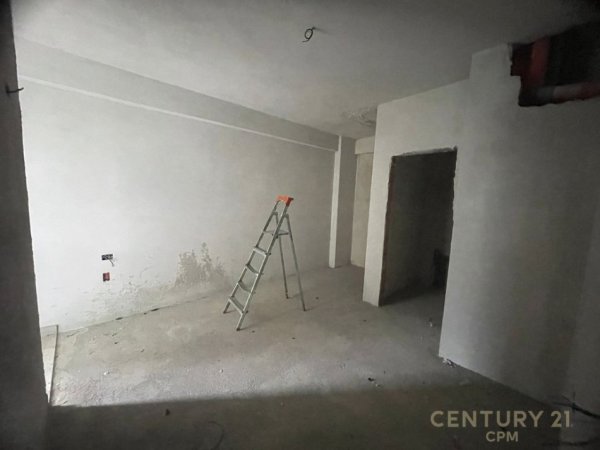 Tirane, shes apartament 2+1 Kati 5, 95 m² 180.000 € (Ish Parku)