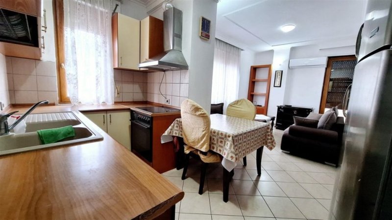 Tirane, jepet me qera apartament 1+1+Ballkon Kati 6, 60 m² 500 € (rruga e barrikadave)