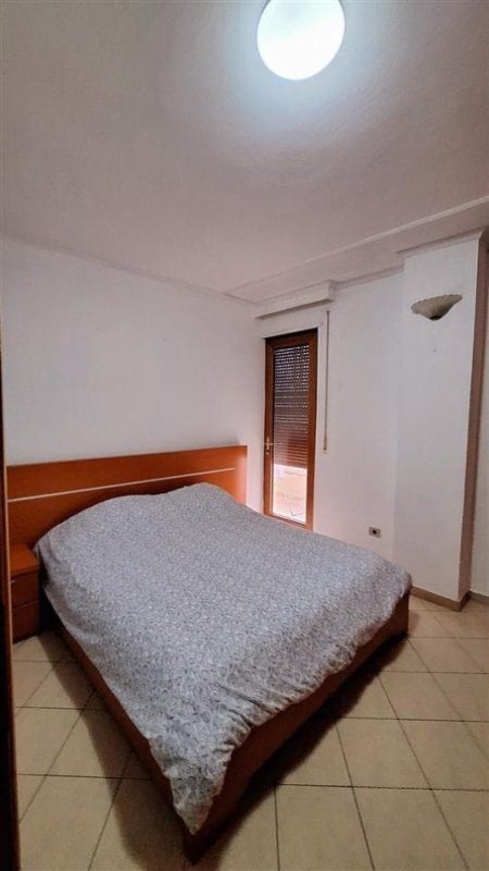 Tirane, jepet me qera apartament 1+1+Ballkon Kati 6, 60 m² 500 € (rruga e barrikadave)