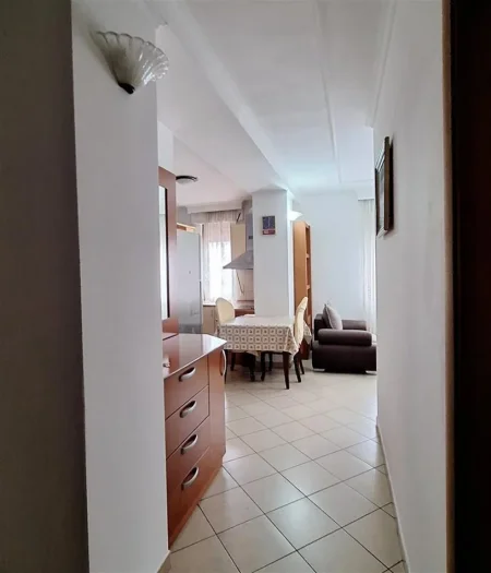 Tirane, jepet me qera apartament 1+1+Ballkon Kati 6, 60 m² 500 € (rruga e barrikadave)