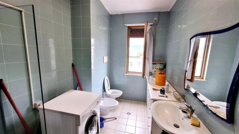 Tirane, jepet me qera apartament 1+1+Ballkon Kati 6, 60 m² 500 € (rruga e barrikadave)
