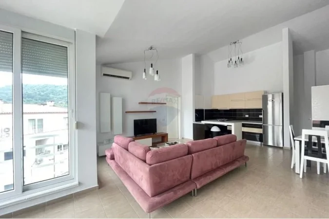 Tirane, jepet me qera apartament 1+1 Kati 4, 95 m² 550 € (kodra e diellit 1)