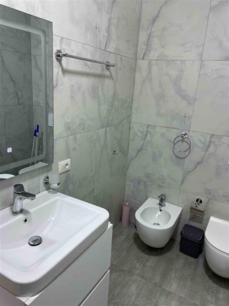Tirane, jepet me qera apartament 1+1 Kati 5, 60 m² 550 € (ISH PARKU)