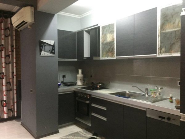 APARTAMENT  2+1 ME QIRA ISH EKSPOZITA   700 €