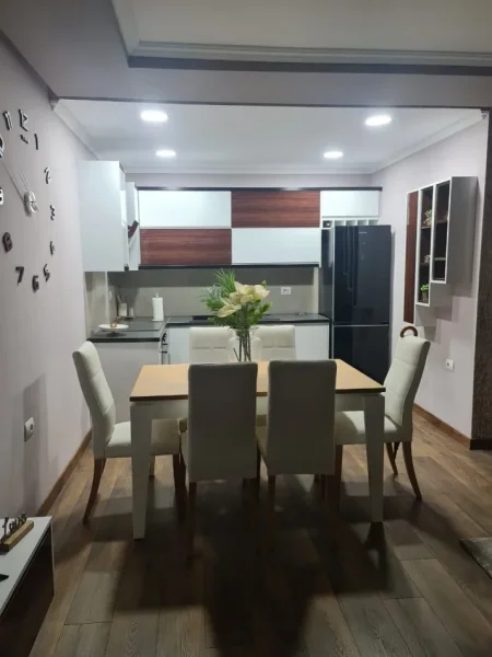 Tirane, shitet apartament 2+1+Ballkon Kati 4, 108 m² 191.002 € (Rruga Muhamet Gjollesha)