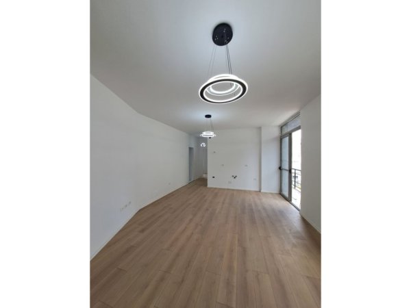 Tirane, shitet apartament 2+1 Kati 5, 90 m² 235.000 € (Komuna e Parisit)
