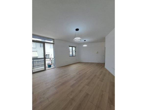 Tirane, shitet apartament 2+1 Kati 5, 90 m² 235.000 € (Komuna e Parisit)