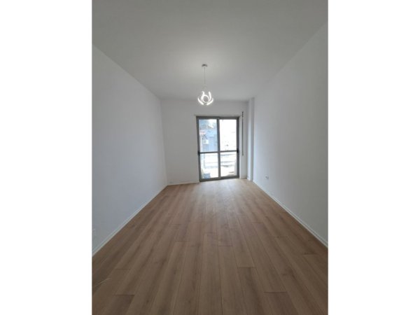 Tirane, shitet apartament 2+1 Kati 5, 90 m² 235.000 € (Komuna e Parisit)