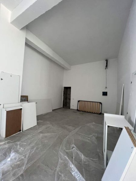 Tirane, jepet me qera dyqan Kati 0, 280 m² 4.480 Euro (Robert Shwarc)