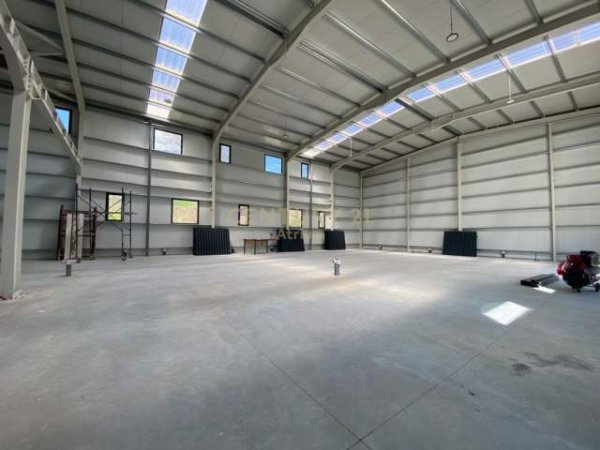 Tirane, jepet me qera ambjent biznesi 435 m² 3.000  (sauk)