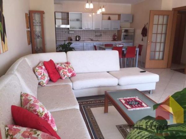 Tirane, jepet me qera apartament 2+1+BLK Kati 9, 120 m² 850 Euro (Rruga Donika Kastrioti)
