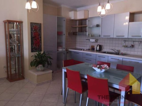 Tirane, jepet me qera apartament 2+1+BLK Kati 9, 120 m² 850 Euro (Rruga Donika Kastrioti)