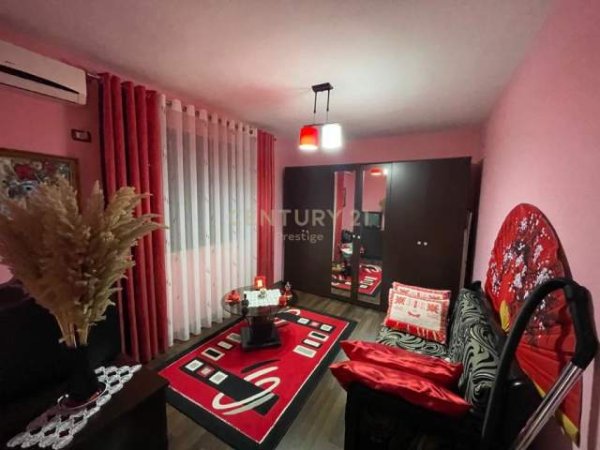 Tirane, shitet apartament 2+1 Kati 4, 68 m² 95.000 Euro (Pazari i Ri)