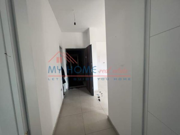 Tirane, jepet me qera zyre Kati 5, 75 m² 350 Euro (Brryli)