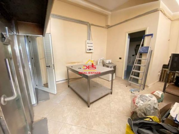 Vlore, shitet ambjent biznesi Kati 0, 65 m² 100.000 Euro (Rruga Murat Terbaci)