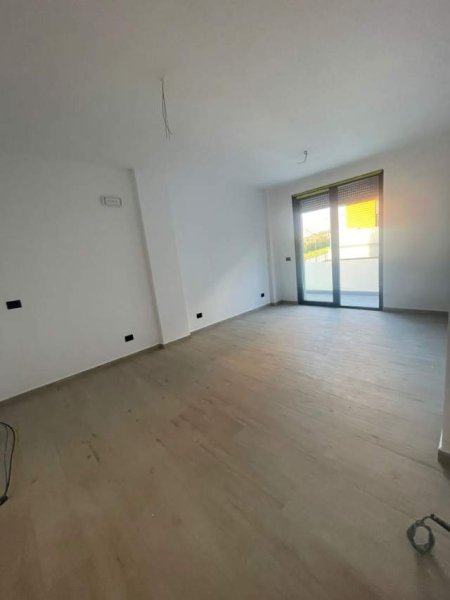 Tirane, shitet apartament 1+1 Kati 0, 75 m² 135.000 Euro (Prane Teg)