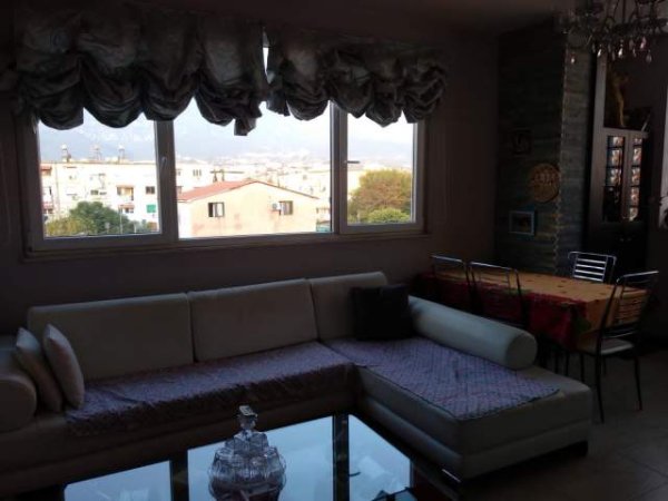 Tirane, jap me qera apartament 2+1+A+BLK Kati 4, 120 m² 400 Euro (Rruga Bajram Cela)