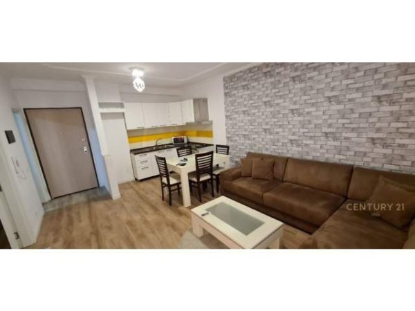 Tirane, jepet me qera apartament 1+1+BLK Kati 1, 50 m² 450 Euro (Rruga e Barrikadave)