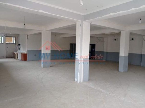 Tirane, jepet me qera magazine Kati 1, 170 m² 400 Euro (ali demi)