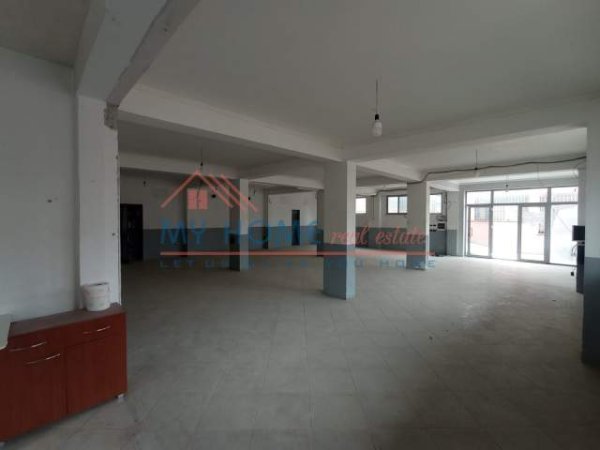 Tirane, jepet me qera magazine Kati 1, 170 m² 400 Euro (ali demi)