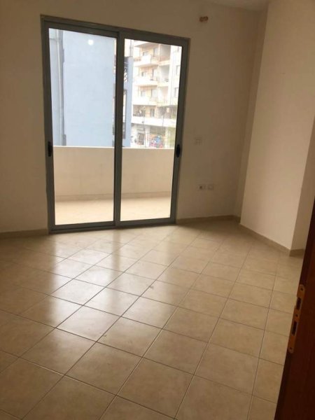 Tirane, jepet me qera apartament 2+1 Kati 2, 100 m² 35.000 Leke (Teodor Keko)