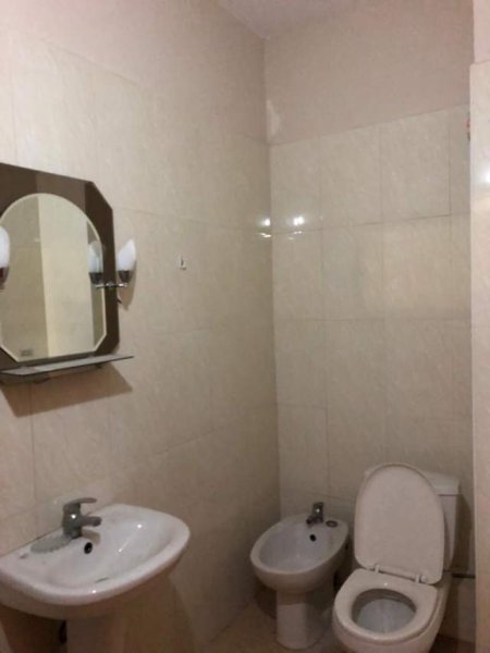 Tirane, jepet me qera apartament 2+1 Kati 2, 100 m² 35.000 Leke (Teodor Keko)