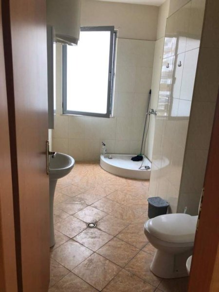 Tirane, jepet me qera apartament 2+1 Kati 2, 100 m² 35.000 Leke (Teodor Keko)