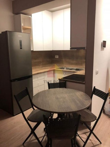 Tirane, jepet me qera apartament 1+1+BLK Kati 3, 55 m² 400 Euro (Rruga Myslym Shyri)