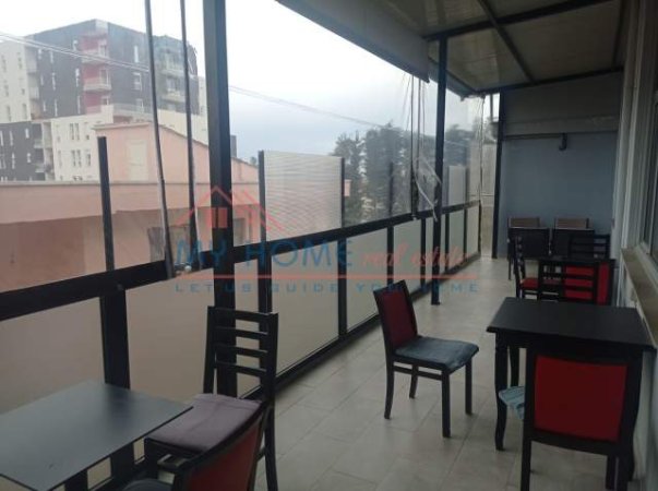 Tirane, jepet me qera magazine Kati 1, 200 m² 800 Euro (ali demi)