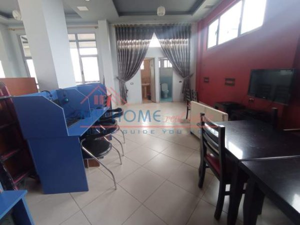 Tirane, jepet me qera magazine Kati 1, 200 m² 800 Euro (ali demi)