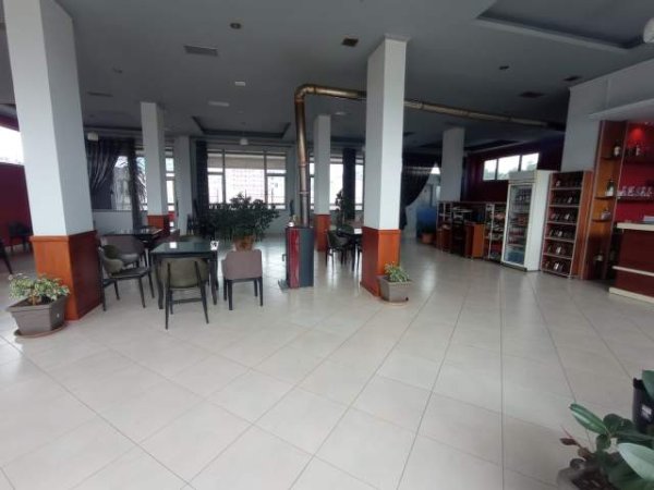 Tirane, jepet me qera magazine Kati 1, 200 m² 800 Euro (ali demi)