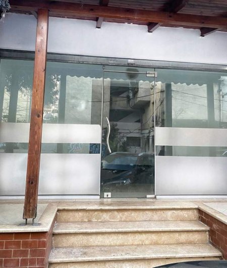 Qender  jepet me qera dyqan Kati 0, 50 m² 400 Euro (prane 17 nentorit)