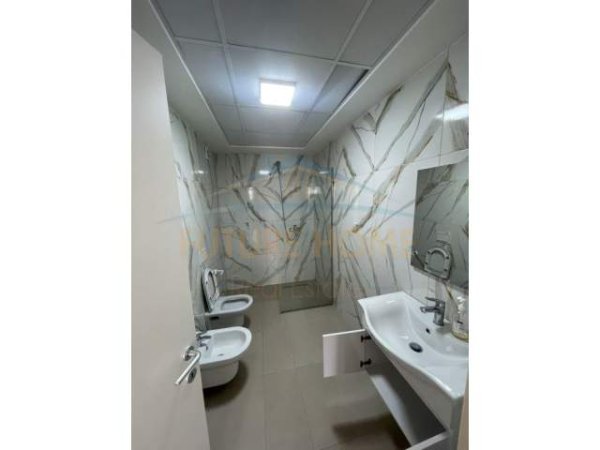 Tirane, jepet me qera apartament 2+1+BLK Kati 9, 85 m² 450 Euro (Don Bosko)