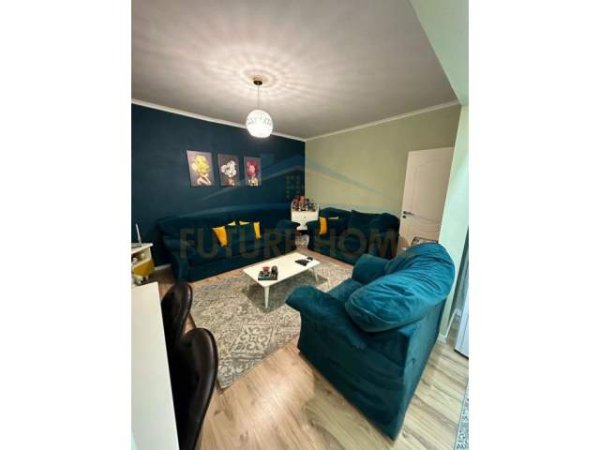 Tirane, jepet me qera apartament 1+1 Kati 5, 65 m² 400 Euro (Rruga e Kavajes)