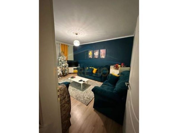 Tirane, jepet me qera apartament 1+1 Kati 5, 65 m² 400 Euro (Rruga e Kavajes)