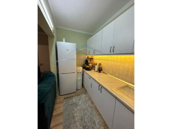 Tirane, jepet me qera apartament 1+1 Kati 5, 65 m² 400 Euro (Rruga e Kavajes)