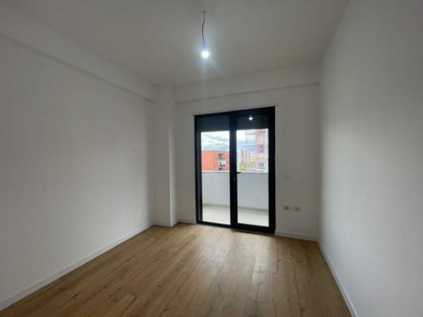 Tirane, jepet me qera apartament 3+1+BLK Kati 7, 400 Euro (Rruga Teodor Keko)