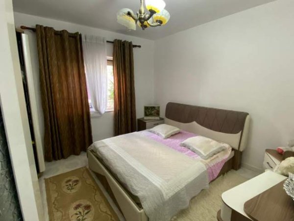 Tirane, shitet apartament 2+1+BLK Kati 3, 117 m² 125.000 Euro (pranë shkollës "Dëshmorët e Lirisë” në Rr. “Marga)