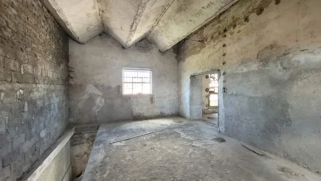 Durres, shitet magazine Kati 2, 320 m² 55.000 Euro (200m nga 4-rruget e Shijakut)