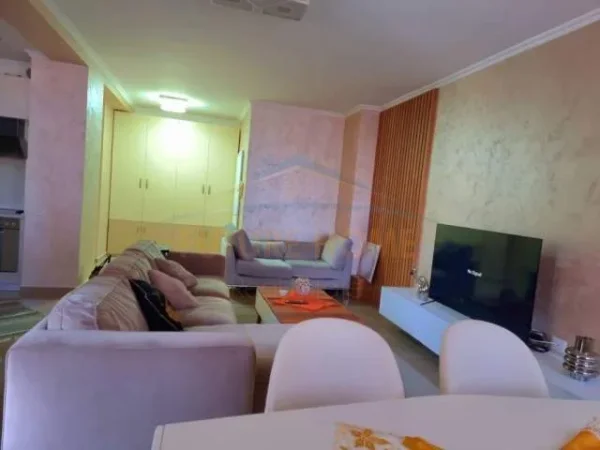 Tirane, jepet me qera apartament 2+1 Kati 5, 108 m² 1.000 Euro (Nente Kateshet)