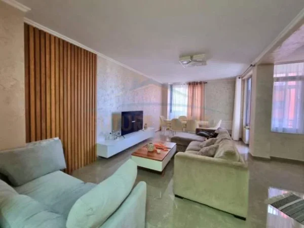 Tirane, jepet me qera apartament 2+1 Kati 5, 108 m² 1.000 Euro (Nente Kateshet)