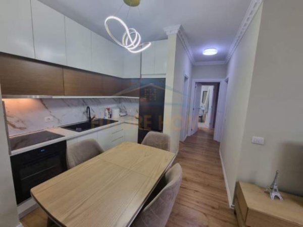Tirane, shitet apartament 2+1 Kati 3, 91 m² 170.000 Euro (Fiori Di Bosko)