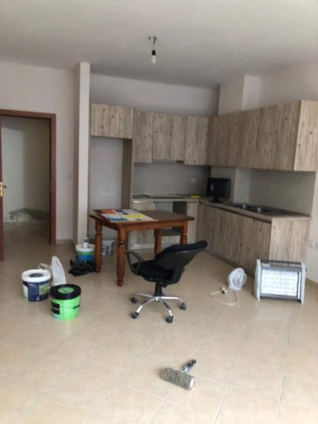 Tirane, jepet me qera apartament 2+1 Kati 2, 100 m² 35.000 Leke (Teodor Keko)