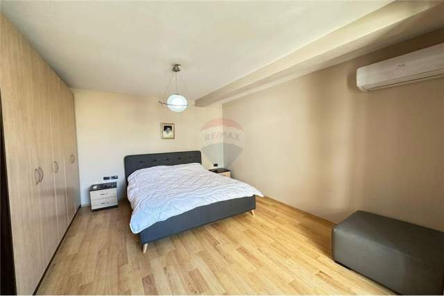 Tirane, jepet me qera apartament 3+1 Kati 4, 105 m² 600 Euro (Mine Peza)