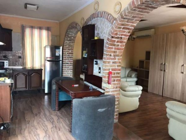 Tirane, jepet me qera apartament 1+1+BLK Kati 1, 150 m² 350 Euro (Xhemollari)