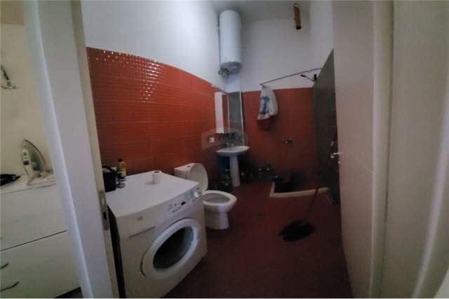 Tirane, jepet me qera apartament duplex 2+1 Kati 1, 103 m² 300 Euro (Fresku)