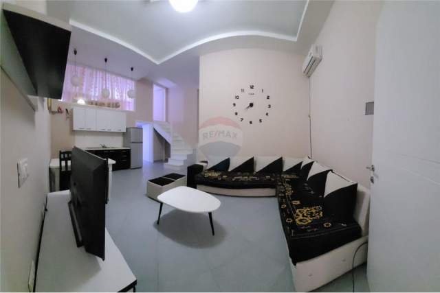 Tirane, jepet me qera apartament duplex 2+1 Kati 1, 103 m² 300 Euro (Fresku)
