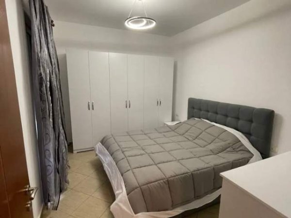 Tirane, jepet me qera apartament 1+1 Kati 4, 65 m² 450 Euro (Selvia)