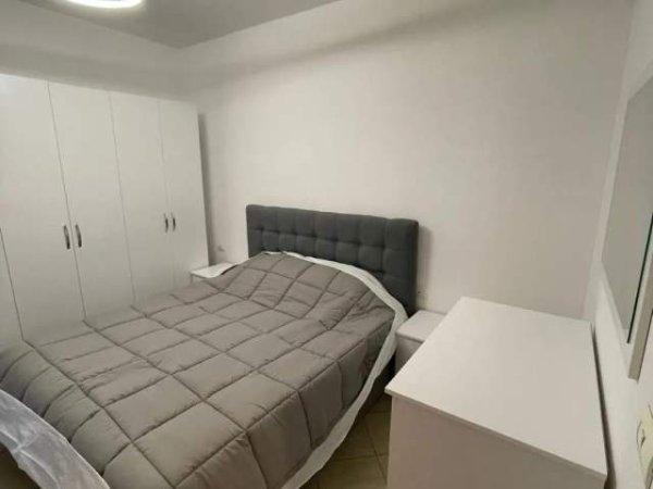 Tirane, jepet me qera apartament 1+1 Kati 4, 65 m² 450 Euro (Selvia)